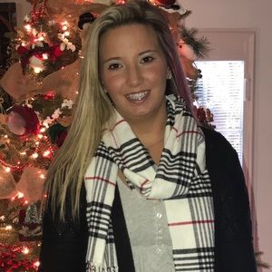 Meet your Posher, Christina